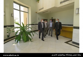 بازدید رییس و معاون پژوهشگاه بیوتکنولوژی کشاورزی از پژوهشکده بیوتکنولوژی متابولیت های ثانویه   