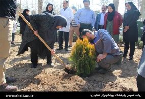 مراسم روز درختکاری با حضور دکتر خوش خلق سیما،در پژوهشگاه بیوتکنولوژی کشاورزی برگزار شد.