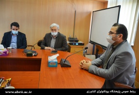 بازدید رییس و معاون پژوهشی مرکز ملی ذخایر ژنتیکی و زیستی از پژوهشگاه