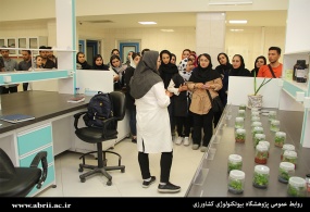 بازدید دانشجویان دانشگاه شهید مدنی آذربایجان از پژوهشگاه