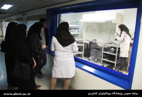 بازدید دانشجویان دکترا دانشگاه پردیس ابوریحان از پژوهشگاه بیوتکنولوزی کشاورزی 