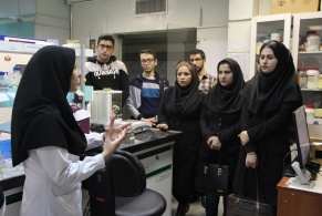 آشنایی دانشجویان دانشگاه تهران با کاربرد  پلاسمای سرد در پژوهشگاه بیوتکنولوژی کشاورزی