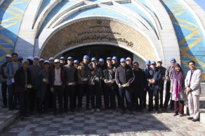 بازدید دانش آموزان متوسطه یک مدرسه نمونه دولتی از پژوهشگاه بیوتکنولوژی کشاورزی