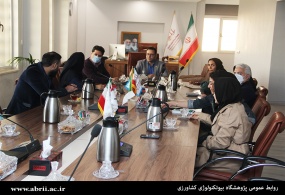 نشست دانشجویان دکتری با رییس و جمعی از معاونان و مدیران پژوهشگاه برگزار شد 